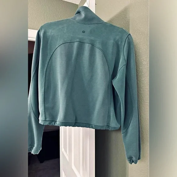Women’s Lululemon soft stream 1/2 zip size 6 - Picture 2 of 2